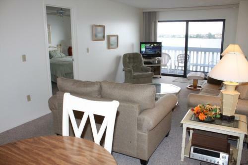 Anna Maria Island Beach Palms 2b Two-bedroom Apartment