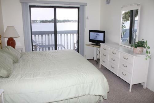 Anna Maria Island Beach Palms 2b Two-bedroom Apartment