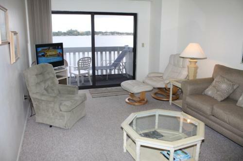 Anna Maria Island Beach Palms 2b Two-bedroom Apartment