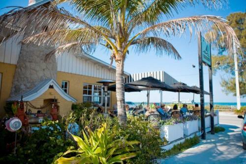 Anna Maria Island Beach Palms 2b Two-bedroom Apartment
