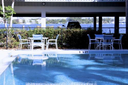 Anna Maria Island Beach Palms 2b Two-bedroom Apartment