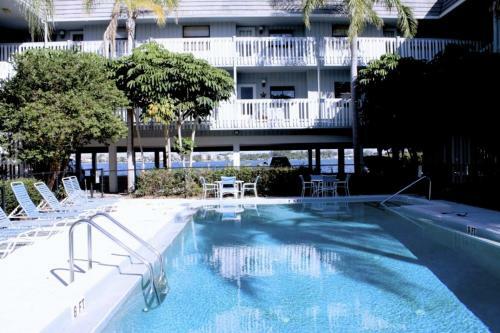 Anna Maria Island Beach Palms 2b Two-bedroom Apartment
