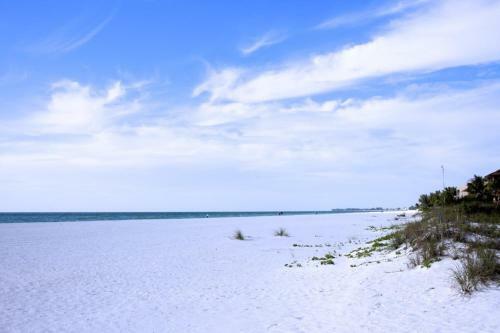Anna Maria Island Beach Palms 2b Two-bedroom Apartment