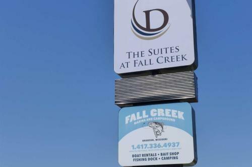 Top-floor Fall Creek 2bdr (21-5)