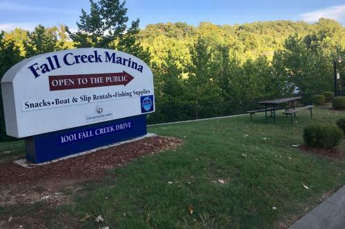 Top-floor Fall Creek 2bdr (21-5)