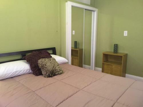 Elm Holiday Home 10810