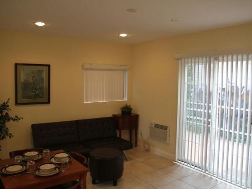 Elm Holiday Home 10800