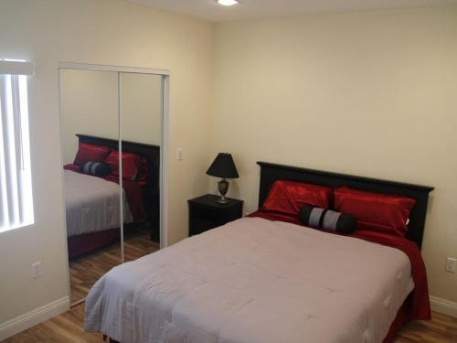 Elm Holiday Home 10800