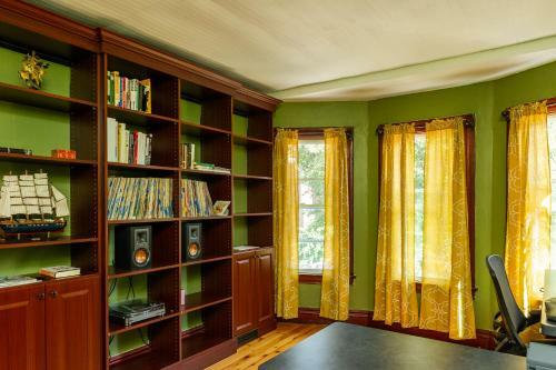 Wonderful West Side Entire House