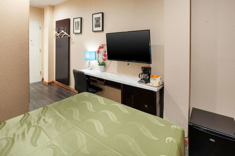 Hotel Quality Inn Near Sunset Park
