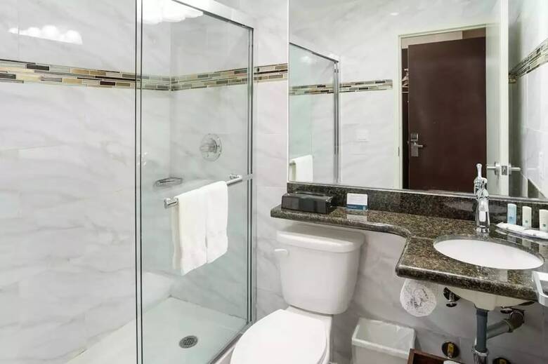 Hotel Quality Inn Near Sunset Park