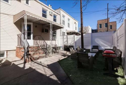 Large Home! 5br/2ba + Private Garden Williamsburg