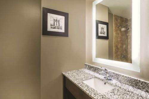 Hotel La Quinta By Wyndham Brooklyn Central