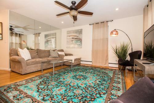 Apartamento Sunny Spacious 2 Bed Plus Den,mbta,mins To Boston