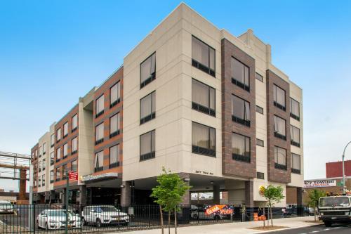 Hotel Comfort Inn & Suites Near Stadium