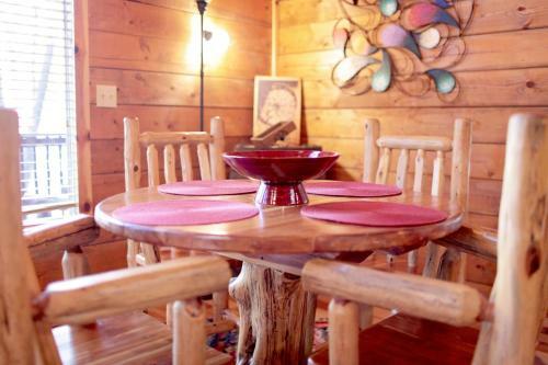 Wagon Wheel Cabin Broken Bow Cabin