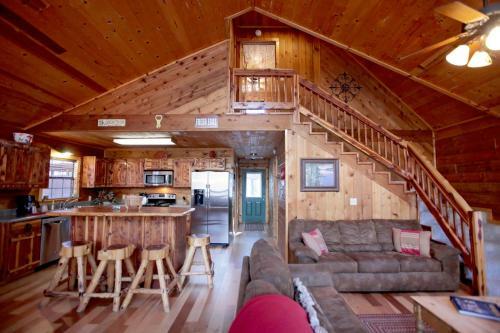 Wagon Wheel Cabin Broken Bow Cabin