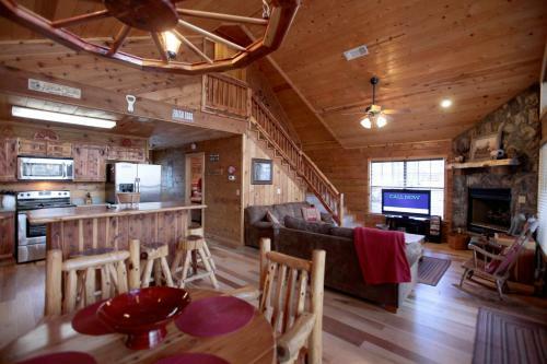 Wagon Wheel Cabin Broken Bow Cabin