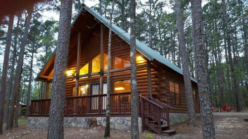 Wagon Wheel Cabin Broken Bow Cabin