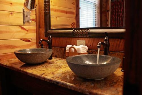 Bronco Lodge Cabin Broken Bow Cabin