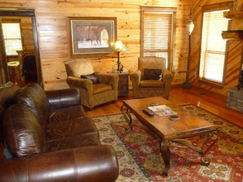 Sundance Trail Cabin Broken Bow Cabin