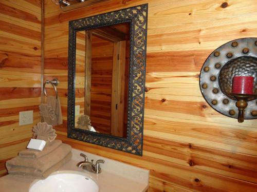Sundance Trail Cabin Broken Bow Cabin
