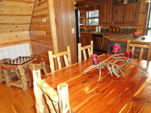 Sundance Trail Cabin Broken Bow Cabin