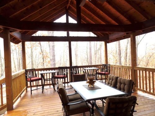 Heavenly Heights Broken Bow Cabin
