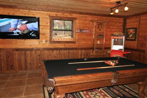 Mountain Creek Lodge Cabin Broken Bow Cabin