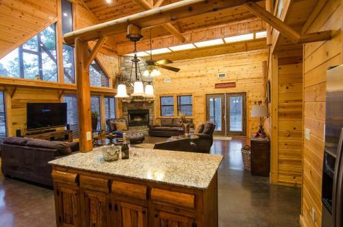 Winding Creek Lodge Broken Bow Cabin