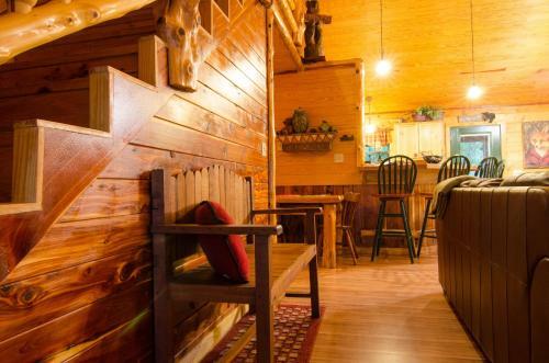 Bear Feet Retreat Cabin Broken Bow Cabin
