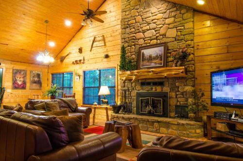 Bear Feet Retreat Cabin Broken Bow Cabin