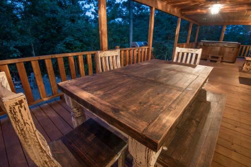 Huckleberry Inn Broken Bow Cabin
