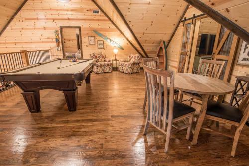 Huckleberry Inn Broken Bow Cabin