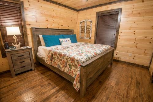 Huckleberry Inn Broken Bow Cabin