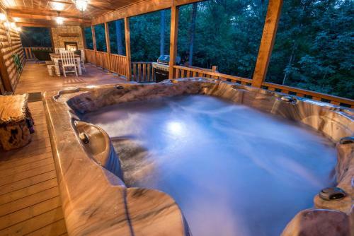 Huckleberry Inn Broken Bow Cabin