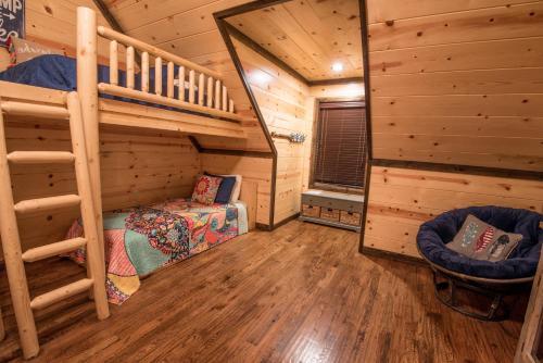 Huckleberry Inn Broken Bow Cabin