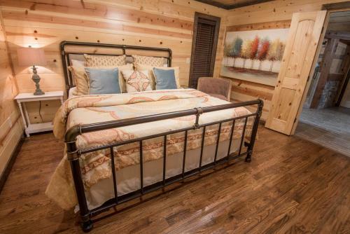Huckleberry Inn Broken Bow Cabin