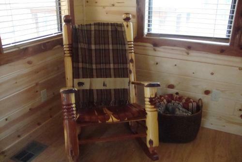 Four Seasons Lodge Broken Bow Cabin