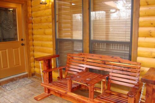 Four Seasons Lodge Broken Bow Cabin