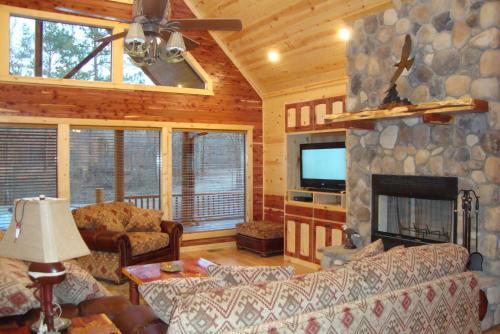Four Seasons Lodge Broken Bow Cabin