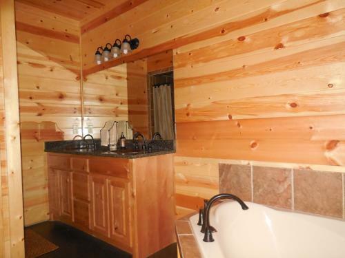 Incommunicado Cabin Broken Bow Cabin