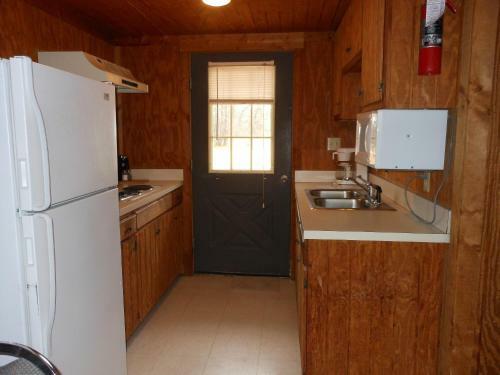 Bay Landing Camping Resort Cabin 18
