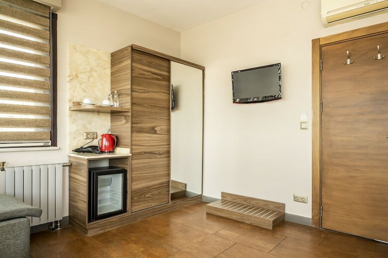 The Pera Hotel
