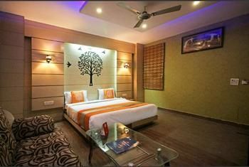 Hotel Raunak International