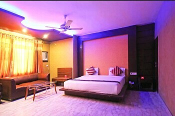 Hotel Raunak International
