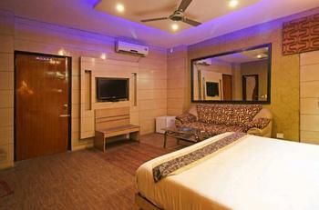 Hotel Raunak International