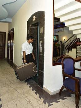 Hotel Raunak International