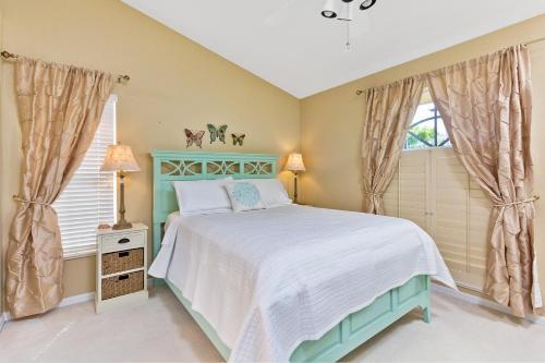 Cape Coral Waterfront Serenity