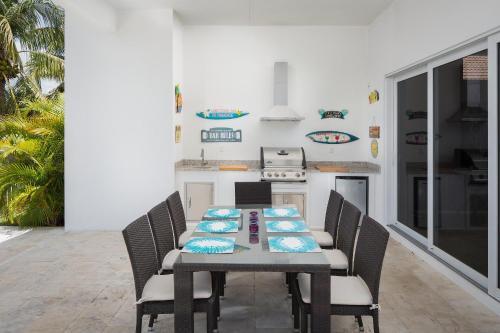 Cape Coral Contemporary Waterfront
